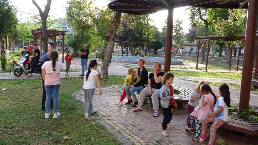 12’nci Kattan 11’inci Kata Düşen Kedinin Kurtarılmasını Film İzler Gibi İzlediler