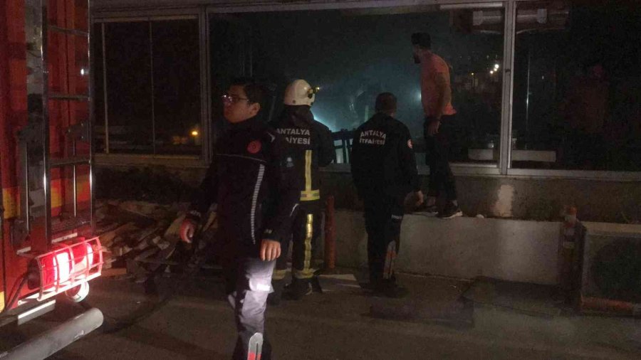 Restoranda Çıkan Yangın Korkuttu