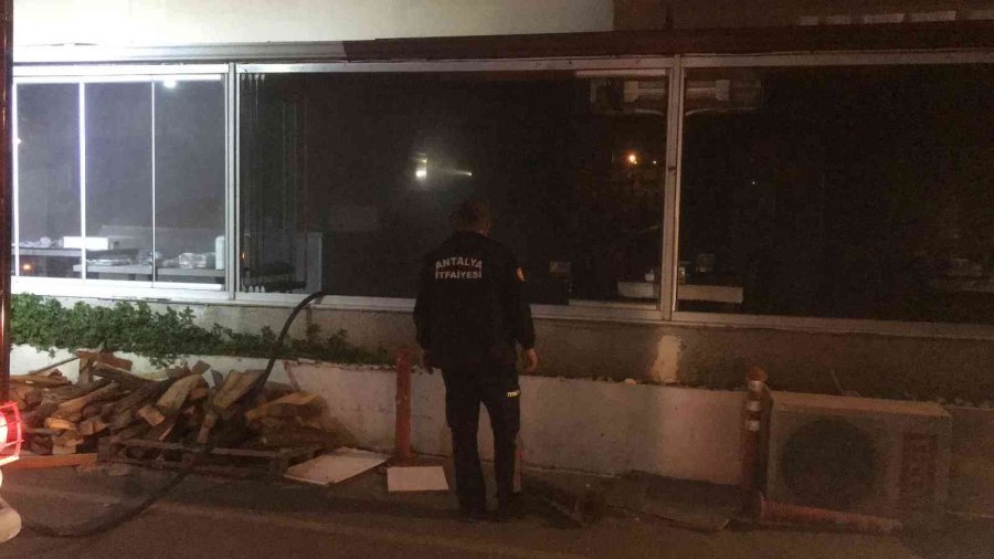 Restoranda Çıkan Yangın Korkuttu