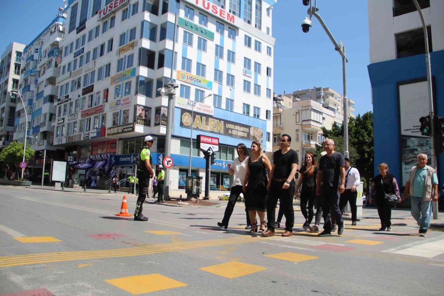Antalya’da Yayalar Kırmızı Çizgi