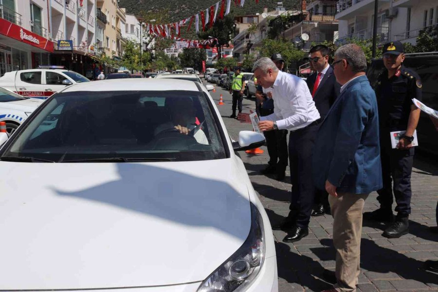 Kaş’ta “yayalar İçin 5 Adımda Güvenli Trafik” Uygulaması Yapıldı