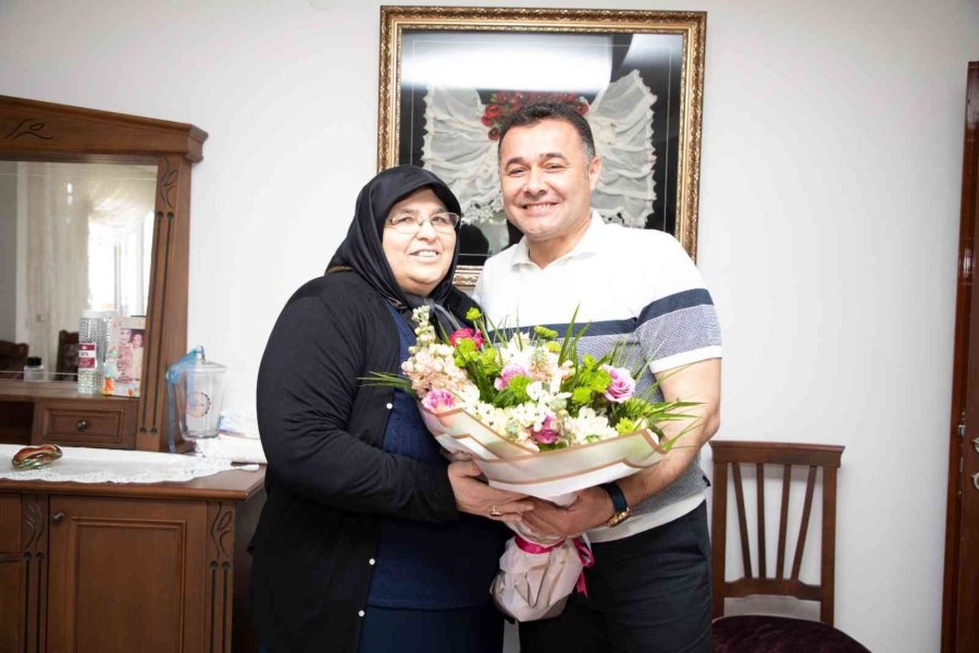 Başkan Yücel, Yüzde 93 Görme Engelli Kızı İçin Mücadele Eden Anneyle Buluştu