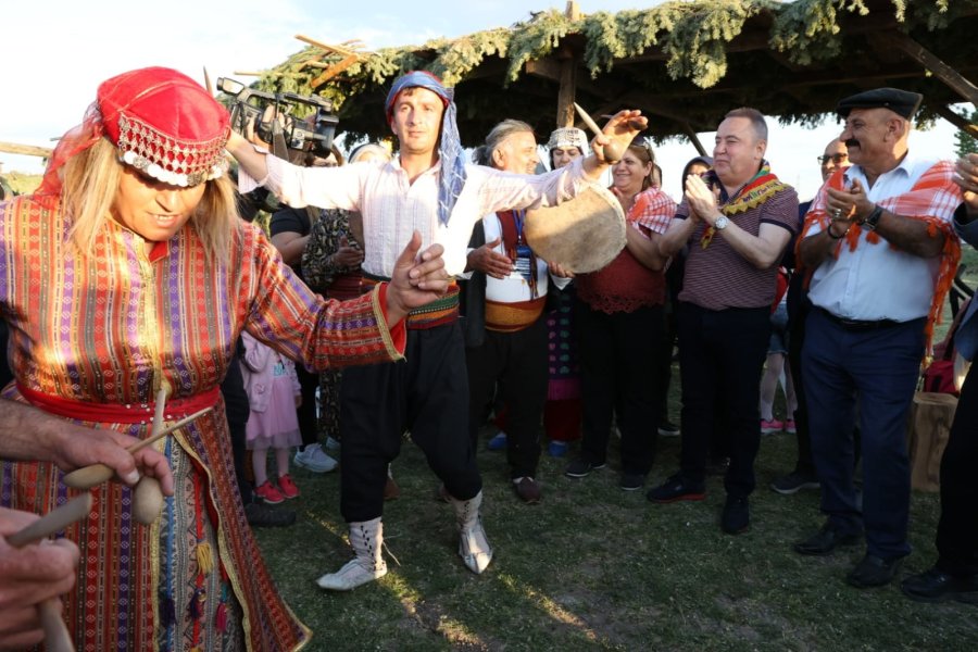 Kubat, Yörük Türkmen Festivalinde Sevenleriyle Buluştu