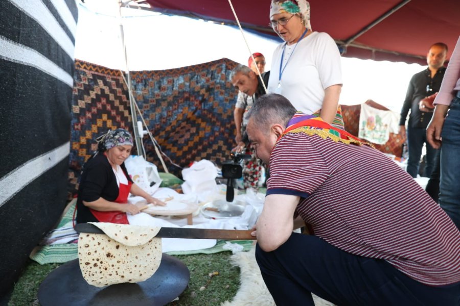 Kubat, Yörük Türkmen Festivalinde Sevenleriyle Buluştu