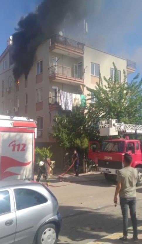 Yangına Evde Yalnız Yakalanan İki Kardeş Büyük Korku Yaşadı