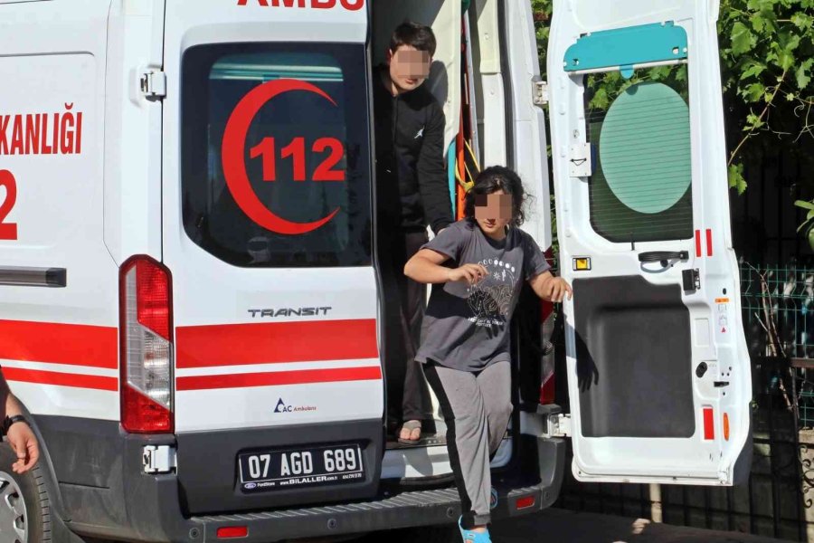 Yangına Evde Yalnız Yakalanan İki Kardeş Büyük Korku Yaşadı