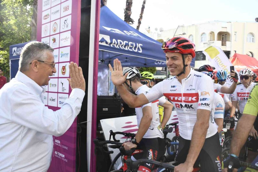 Kemer’de 14 Ülkeden 526 Amatör Bisikletçi Yarıştı