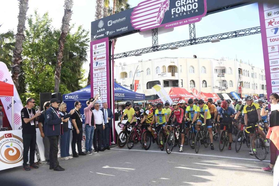 Kemer’de 14 Ülkeden 526 Amatör Bisikletçi Yarıştı