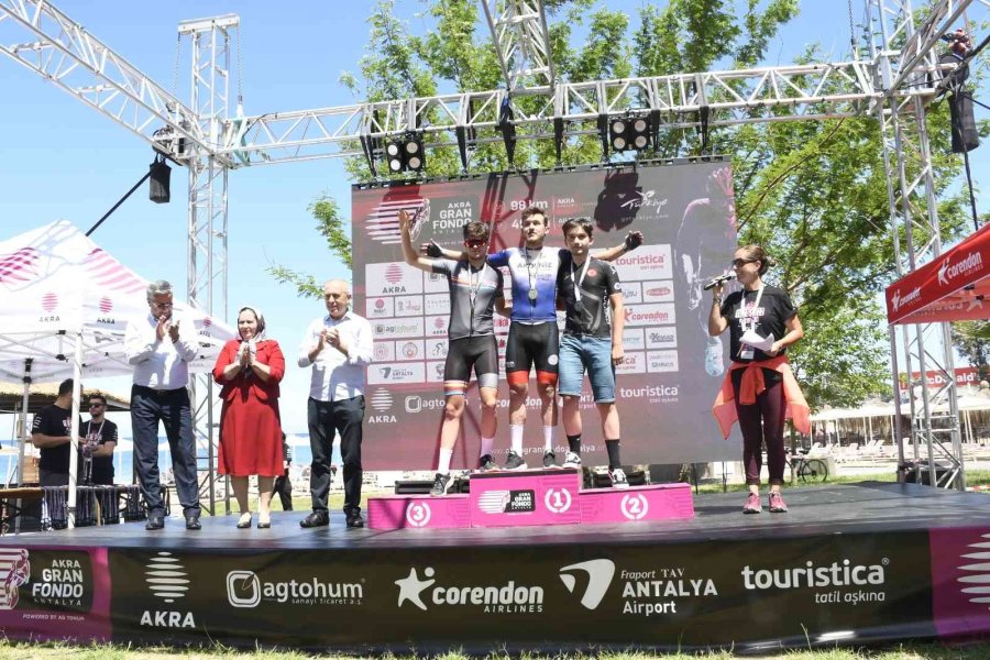 Kemer’de 14 Ülkeden 526 Amatör Bisikletçi Yarıştı