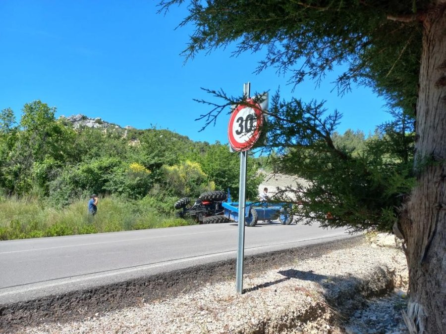 Kumluca’da Devrilen Traktörün Altında Kalan Sürücü Hayatını Kaybetti