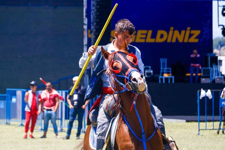 11 Kişilik Cirit Takımının 12 Yaşındaki Üyesi Cesareti Ve Yeteneğiyle Örnek Oluyor