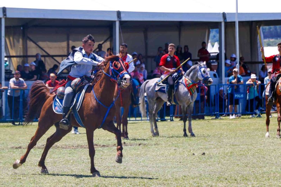 11 Kişilik Cirit Takımının 12 Yaşındaki Üyesi Cesareti Ve Yeteneğiyle Örnek Oluyor