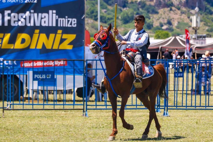 11 Kişilik Cirit Takımının 12 Yaşındaki Üyesi Cesareti Ve Yeteneğiyle Örnek Oluyor