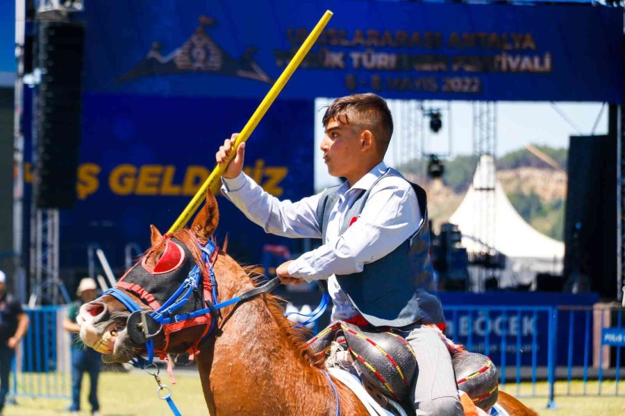 11 Kişilik Cirit Takımının 12 Yaşındaki Üyesi Cesareti Ve Yeteneğiyle Örnek Oluyor