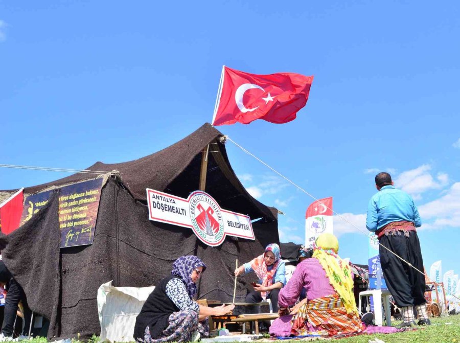 Antalya Yörük Festivalinde Döşemealtı Yörük Çadırına İlgi