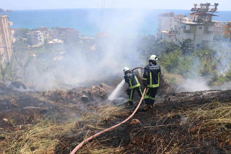 Boş Arazide Çıkan Yangın Muz Bahçesine Sıçramadan Söndürüldü
