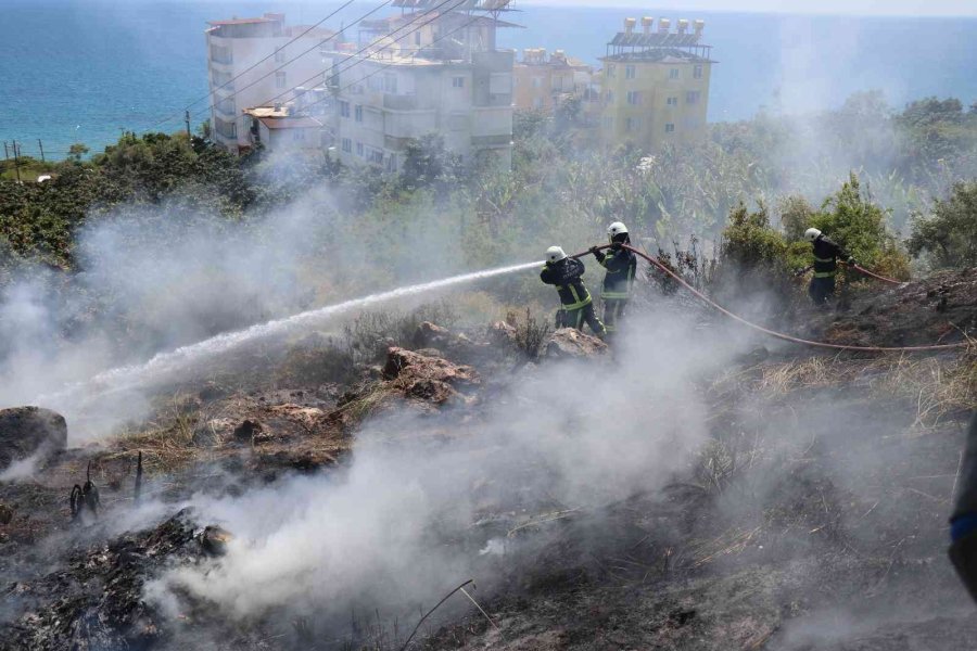 Boş Arazide Çıkan Yangın Muz Bahçesine Sıçramadan Söndürüldü