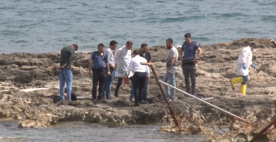 Antalya’da Deniz Kenarındaki Kayalık Alanda Ceset Bulundu