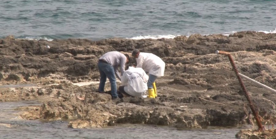 Antalya’da Deniz Kenarındaki Kayalık Alanda Ceset Bulundu