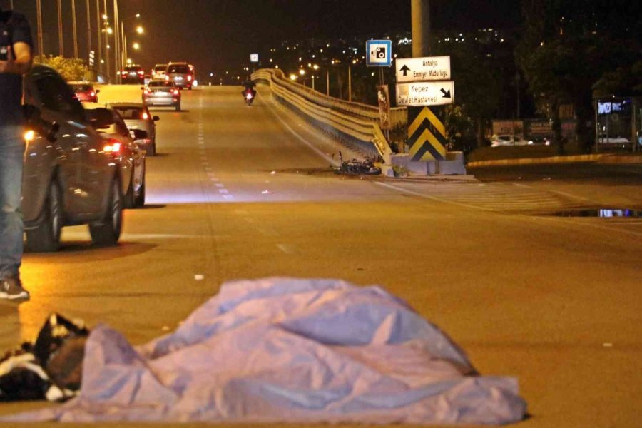 (tekrar) Otomobil Sürücüsü "katil Oldum" Diye Gözyaşı Döktü: 1 Ölü, 1 Ağır Yaralı