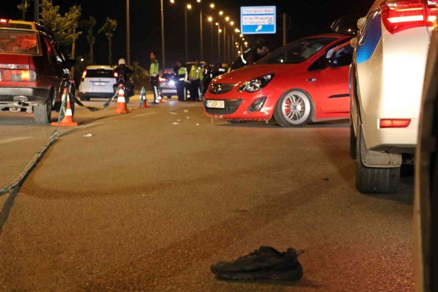 (tekrar) Otomobil Sürücüsü "katil Oldum" Diye Gözyaşı Döktü: 1 Ölü, 1 Ağır Yaralı