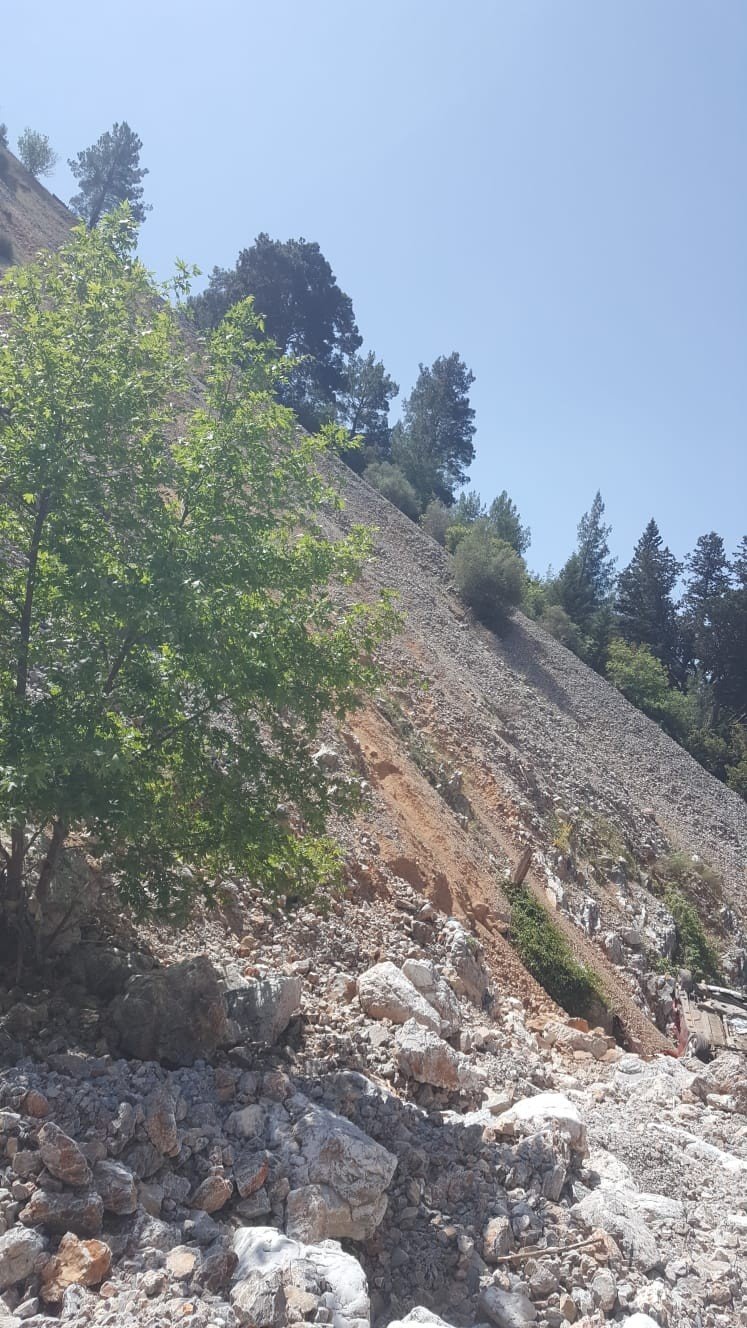 Otomobil 100 Metrelik Uçuruma Yuvarlandı: 1 Ölü, 2 Yaralı