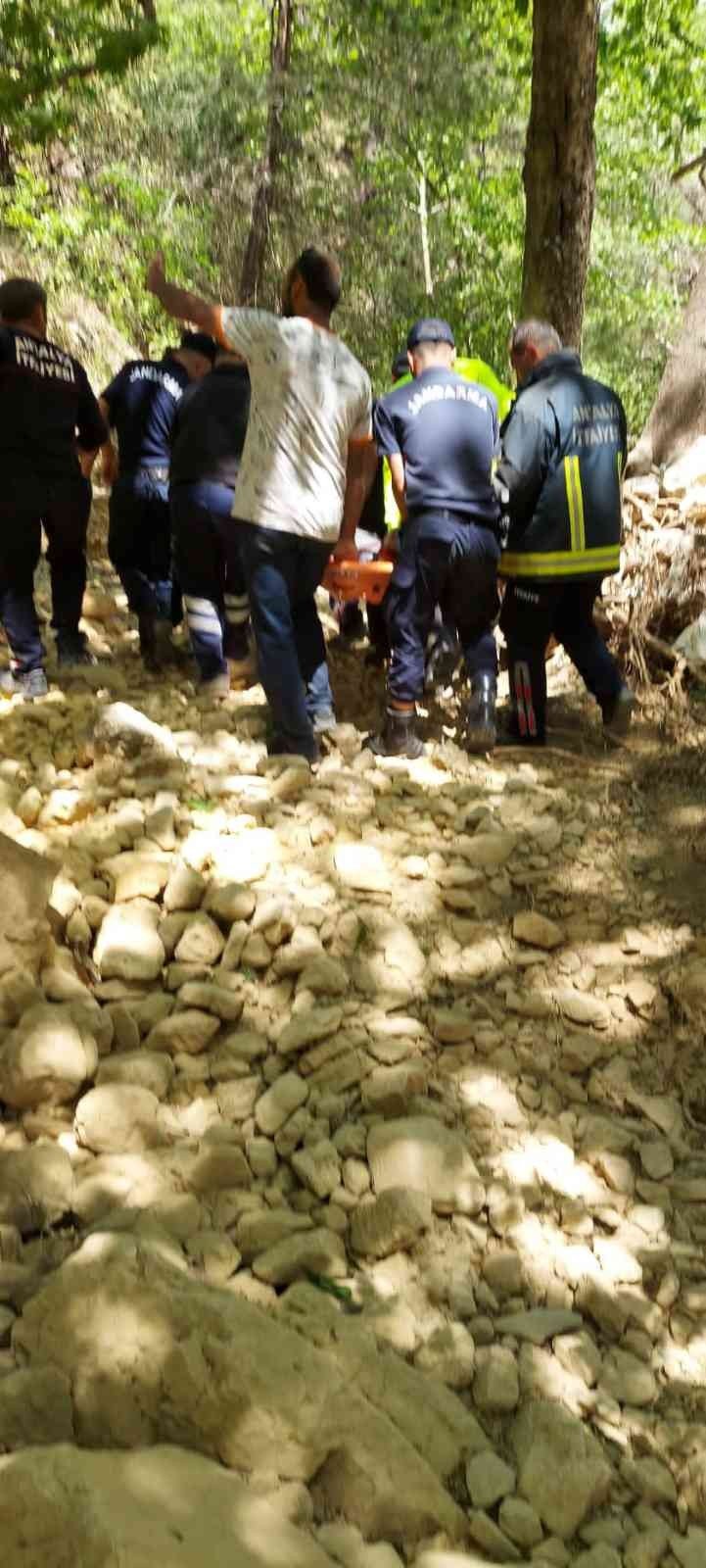 Otomobil 100 Metrelik Uçuruma Yuvarlandı: 1 Ölü, 2 Yaralı