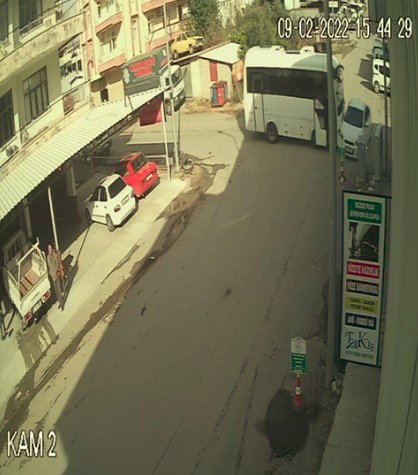 Serik’te Sık Sık Kazaların Yaşandığı Kavşak İsyan Ettirdi