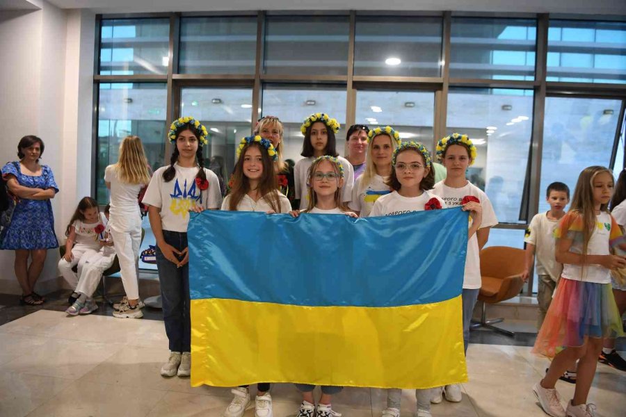 Çocuklarının Söylediği Marşlar Ukraynalı Anneleri Ağlattı