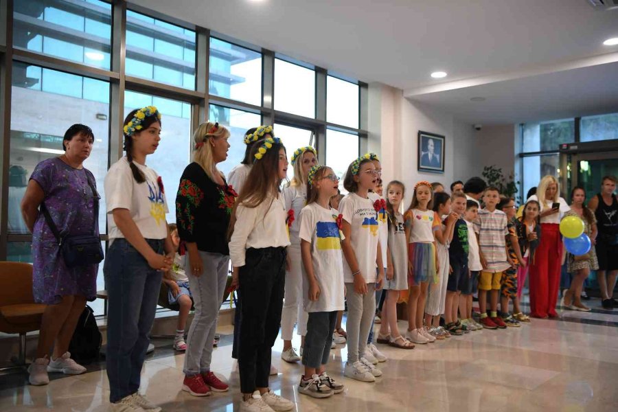 Çocuklarının Söylediği Marşlar Ukraynalı Anneleri Ağlattı