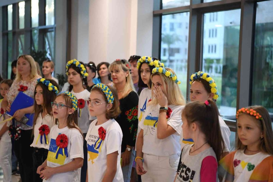 Çocuklarının Söylediği Marşlar Ukraynalı Anneleri Ağlattı