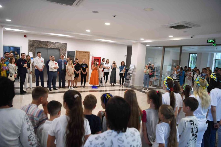 Çocuklarının Söylediği Marşlar Ukraynalı Anneleri Ağlattı