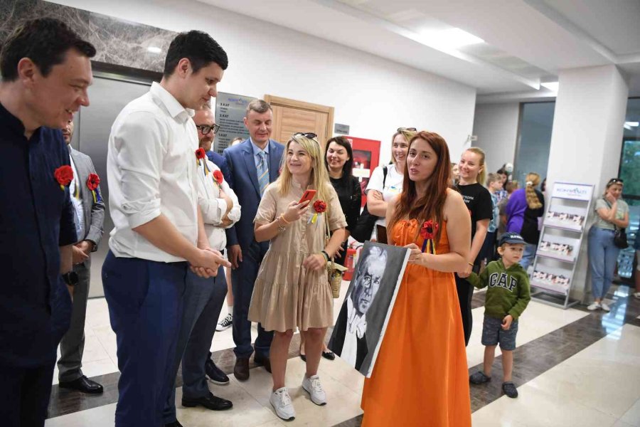 Çocuklarının Söylediği Marşlar Ukraynalı Anneleri Ağlattı