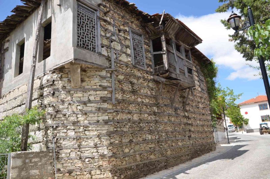 Antalya’da 300 Yıllık Tescilli 40 Düğmeli Ev Turizme Kazandırılacak