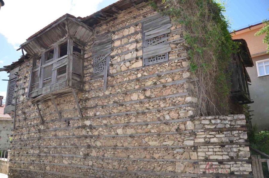 Antalya’da 300 Yıllık Tescilli 40 Düğmeli Ev Turizme Kazandırılacak