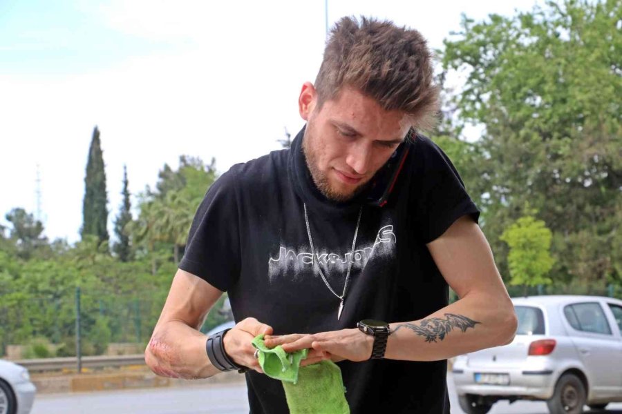 Otomobilin Çarpıp Kaçtığı Yaralı Genç, Yeni Aldığı Motosikletini Bırakmamak İçin Hastaneye Gitmedi