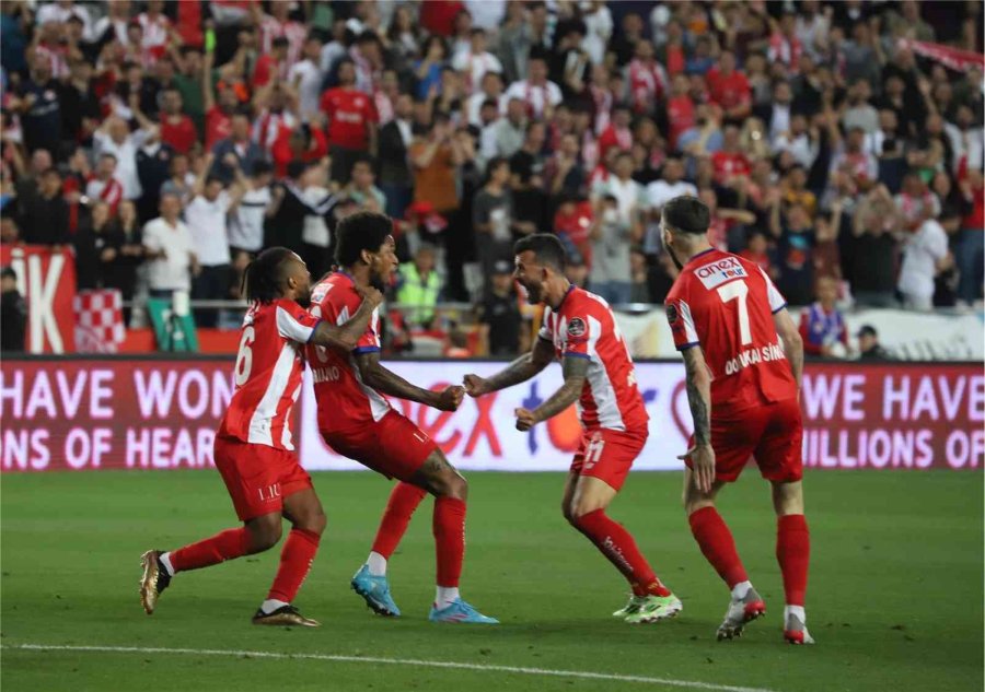 Antalyaspor, Yenilmezlik Serisini 14 Maça Yükseltti