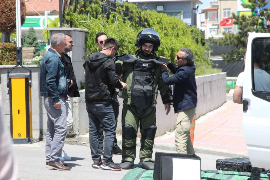 Karaman’da Fünye İle Patlatılan Bez Çantadan Ispanak Çıktı