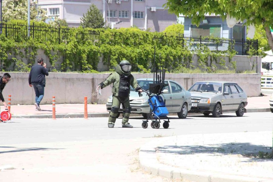 Karaman’da Fünye İle Patlatılan Bez Çantadan Ispanak Çıktı