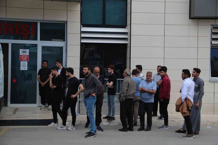 Evinde Ölü Bulunan Tıp Öğrencisinin Cenazesi Gözyaşları İçinde Alındı