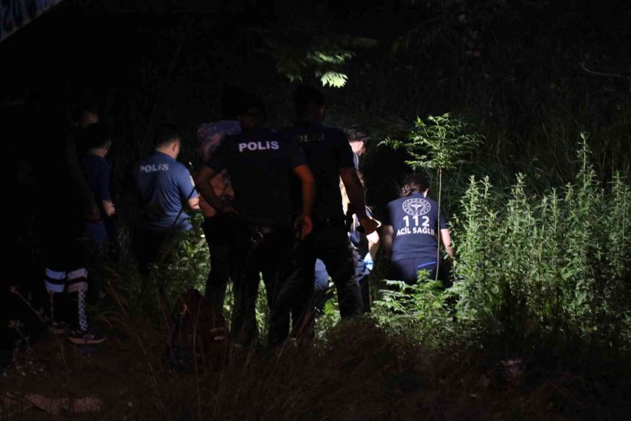 Viyadük Altında Erkek Cesedi Bulundu