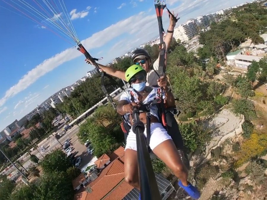 Falezlerin Üzerindeki Yamaç Paraşütü Heyecanı Abd’li Turisti Kendinden Geçirdi