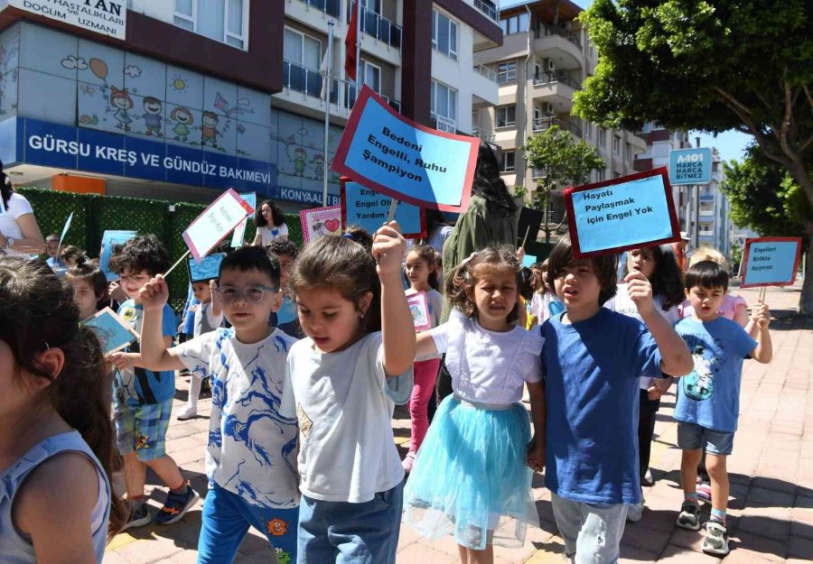 Konyaaltı’nda Minikler Farkındalık İçin Yürüdü
