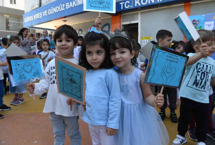 Konyaaltı’nda Minikler Farkındalık İçin Yürüdü