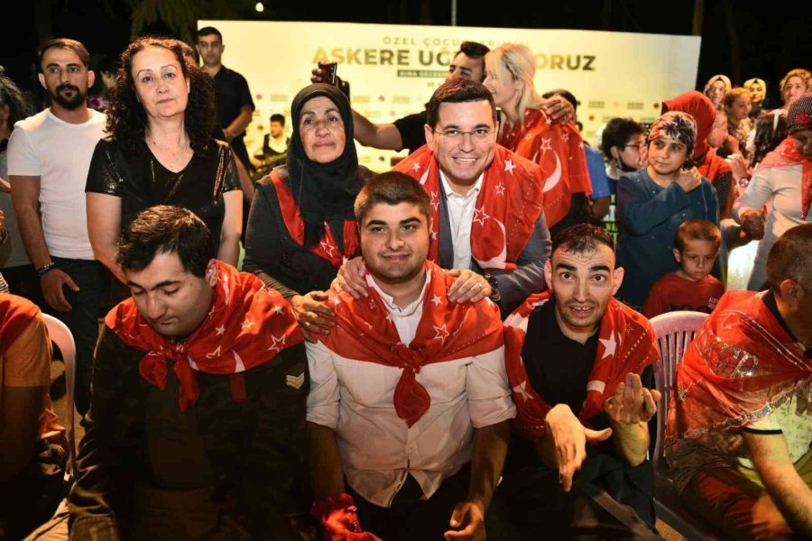 Kepez’de Otizmli Bireylere Özel ‘asker Kına Gecesi’