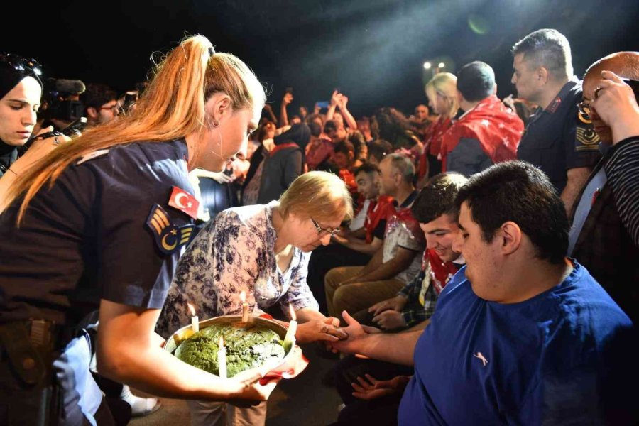 Kepez’de Otizmli Bireylere Özel ‘asker Kına Gecesi’