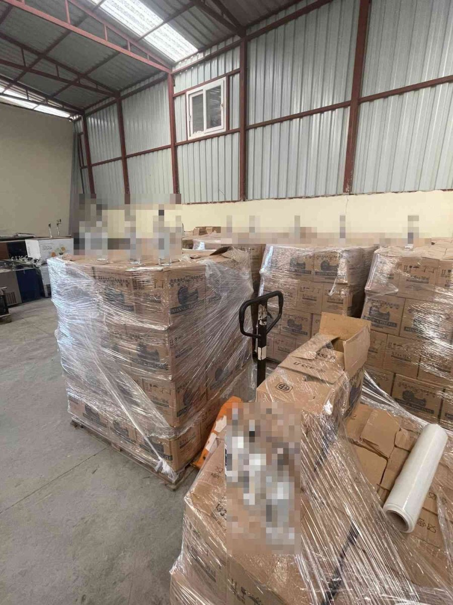 Antalya’da Depoya Yapılan Baskında 11 Bin Litre Kaçak İçki Ele Geçirildi