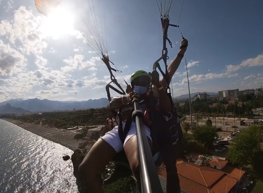 Falezlerin Üzerindeki Yamaç Paraşütü Heyecanı Abd’li Turisti Kendinden Geçirdi