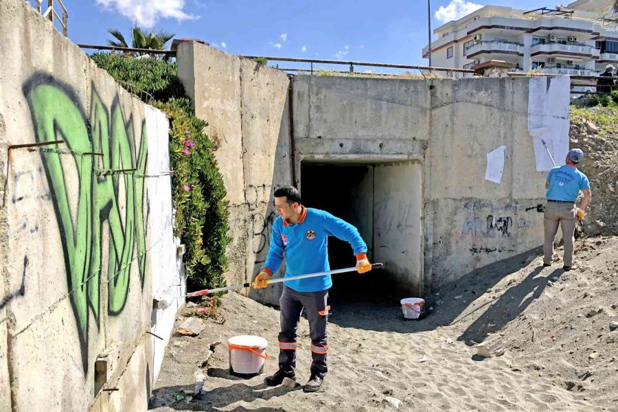 Alanya’da Alt Geçitler Temizleniyor