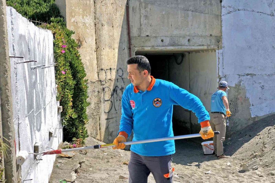 Alanya’da Alt Geçitler Temizleniyor